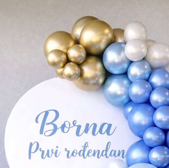 Roza i bijela balon dekoracija